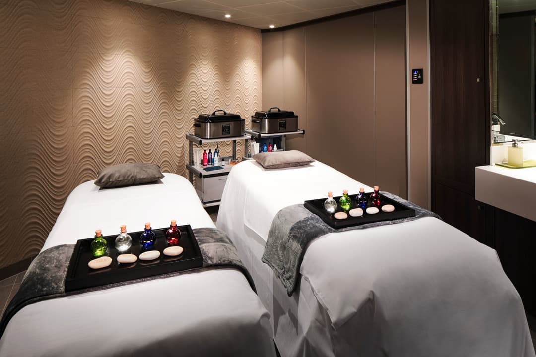 ©Silversea Cruises Silver Moon Spa Treatment Room Couples