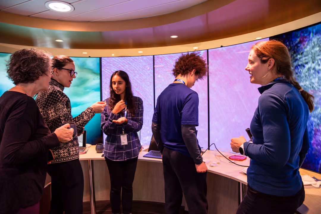Ng Le Ng Endurance Science Hub 1 ©Nancy Ostertag & Lindblad Expeditions