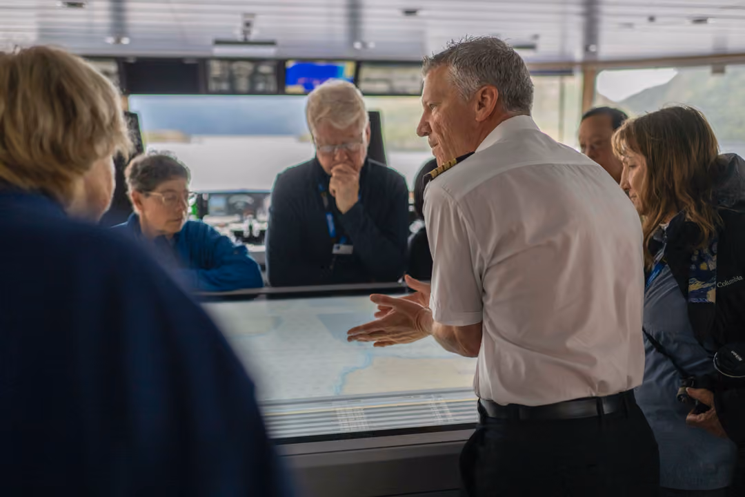 Ng Le Ng Resolution Bridge Crew & Guests 1 ©David Vargas & Lindblad Expeditions