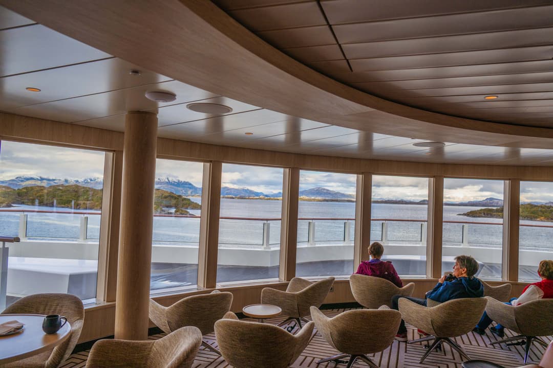 Ng Le Ng Resolution Observation Lounge 1 ©David Vargas & Lindblad Expeditions