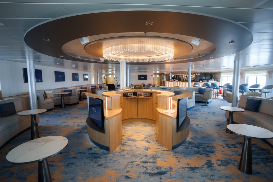 Ng Lindblad Expeditions National Geographic Explorer Lounge & Bar 2